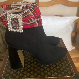 Betsy Johnson Idris Heeled Booties, Black with Platform, Size 8 NWT